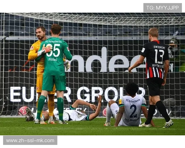 法兰克福vs多特蒙德：首回合3-3后的战术博弈与心理战